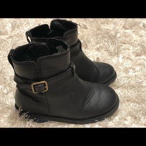 Baby GAP size 7 black boot